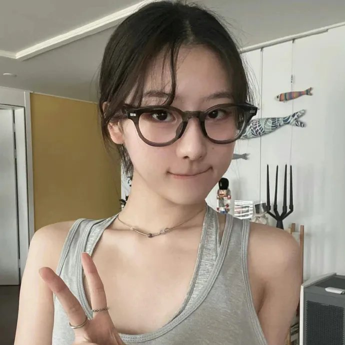 她对星星歌唱